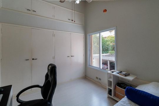 Casa à venda com 4 quartos, 240m² em Jardim Panorama, São Paulo