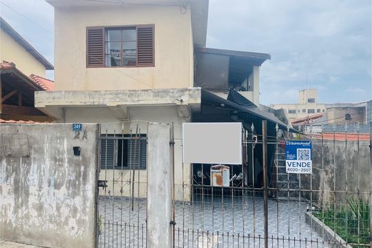 Placa instalada na fachada do imóvel  de casa à venda com 5 quartos, 158m² em Vila Alianca, Guarulhos