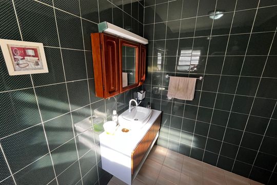 Banheiro Social de casa à venda com 4 quartos, 180m² em Carandiru, São Paulo