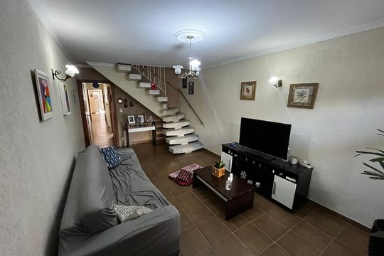Sala de casa à venda com 4 quartos, 180m² em Carandiru, São Paulo