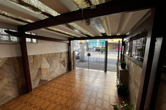 Garagem de casa à venda com 4 quartos, 180m² em Carandiru, São Paulo
