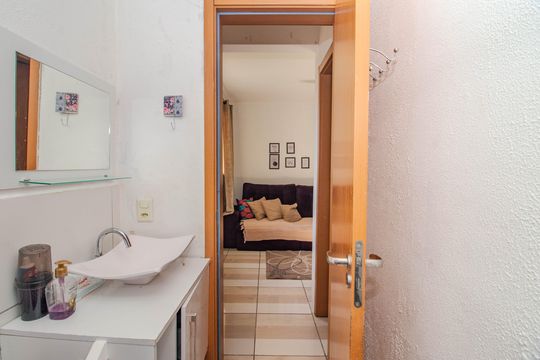 Banheiro Social de apartamento à venda com 2 quartos, 40m² em Jardim Dona Leopoldina, Porto Alegre
