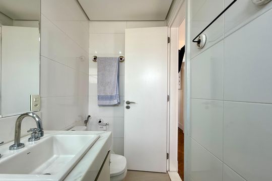 Banheiro Suíte 3 de apartamento à venda com 3 quartos, 146m² em Vila Cordeiro, São Paulo