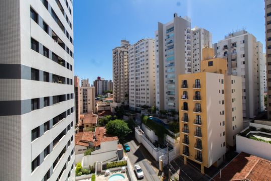 Vista da Suíte de apartamento para alugar com 1 quarto, 40m² em Cambuí, Campinas