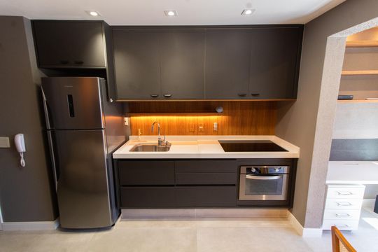 Cozinha de apartamento para alugar com 1 quarto, 40m² em Cambuí, Campinas