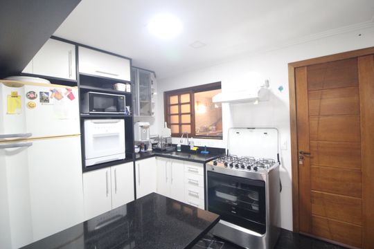Cozinha de casa de condomínio à venda com 4 quartos, 130m² em Pedreira, São Paulo