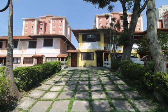 Fachada de casa de condomínio à venda com 4 quartos, 130m² em Pedreira, São Paulo