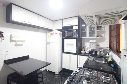 Cozinha de casa de condomínio à venda com 4 quartos, 130m² em Pedreira, São Paulo
