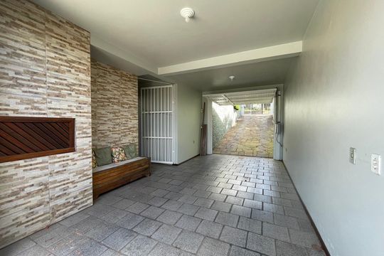 Garagem de casa à venda com 3 quartos, 246m² em Petrópolis, Novo Hamburgo