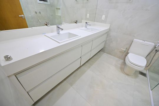 Banheiro da Suíte 4 de apartamento para alugar com 4 quartos, 215m² em Setor Leste Vila Nova, Goiânia
