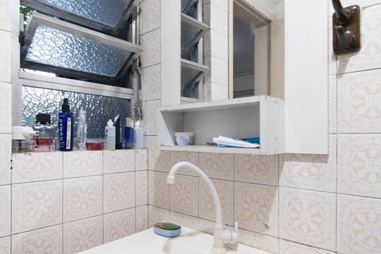 Banheiro de apartamento para alugar com 1 quarto, 36m² em Glória, Porto Alegre