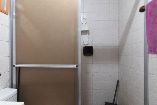 Banheiro de apartamento para alugar com 1 quarto, 36m² em Glória, Porto Alegre