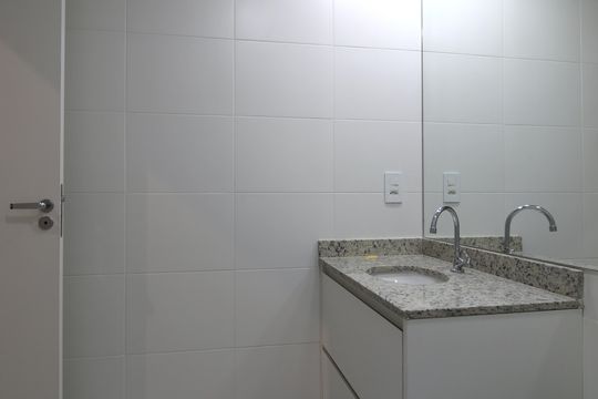 Banheiro de apartamento à venda com 1 quarto, 24m² em Vila Olímpia, São Paulo