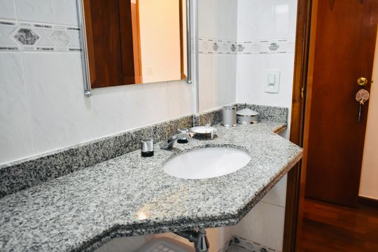 Banheiro Social de apartamento à venda com 3 quartos, 110m² em Chácara Inglesa, São Paulo