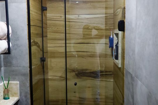 Banheiro de kitnet/studio para alugar com 1 quarto, 37m² em Presidente Altino, Osasco