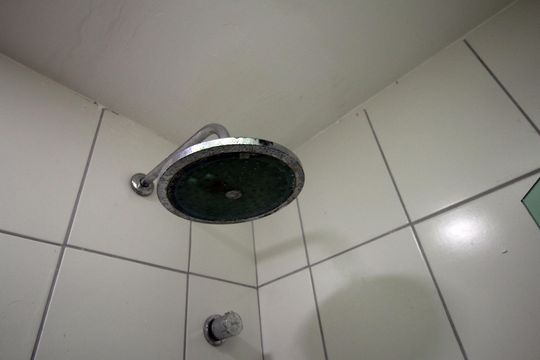 Banheiro de apartamento para alugar com 2 quartos, 48m² em Colégio, Rio de Janeiro