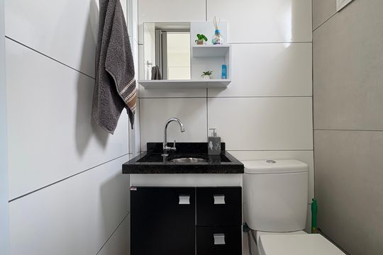 Banheiro de serviço de apartamento à venda com 3 quartos, 72m² em Vila Bela Vista, Santo André