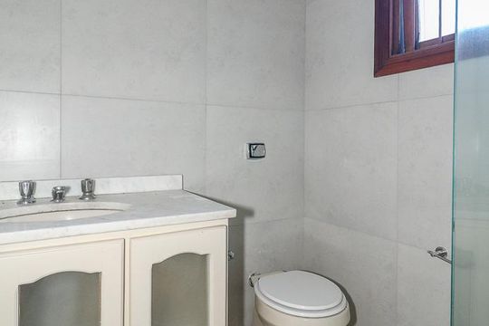Banheiro de apartamento à venda com 1 quarto, 87m² em Boa Vista, Porto Alegre