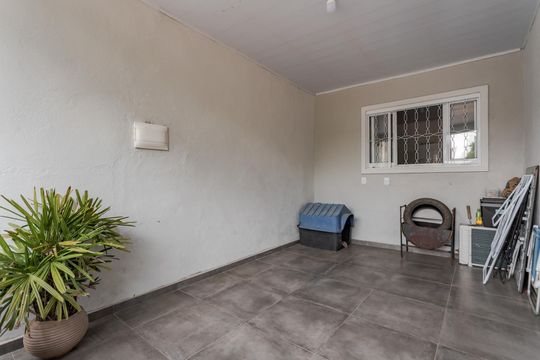 Garagem de casa à venda com 2 quartos, 94m² em Jardim Carvalho, Porto Alegre