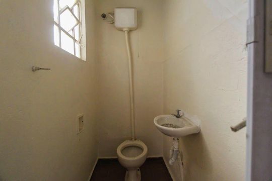 Banheiro de Serviço de casa para alugar com 6 quartos, 300m² em Chácara Mafalda, São Paulo