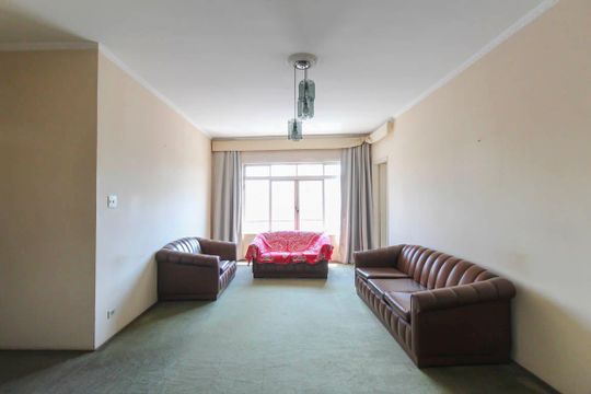 Casa para alugar com 6 quartos, 300m² em Chácara Mafalda, São Paulo