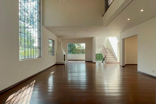 Sala de casa à venda com 4 quartos, 400m² em Vila Madalena, São Paulo