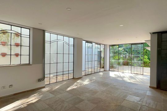 Área comum de casa à venda com 4 quartos, 400m² em Vila Madalena, São Paulo