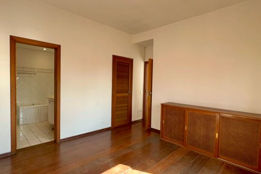 Suíte 2 de casa à venda com 4 quartos, 400m² em Vila Madalena, São Paulo