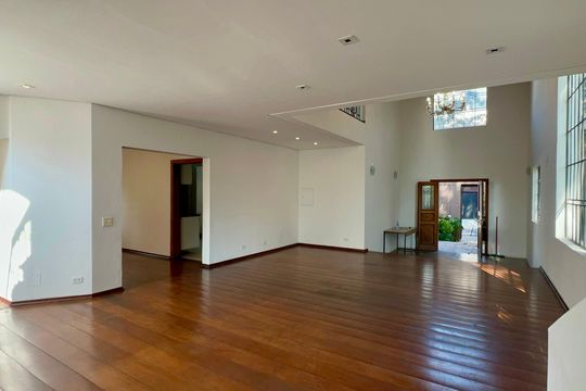 Sala de casa à venda com 4 quartos, 400m² em Vila Madalena, São Paulo
