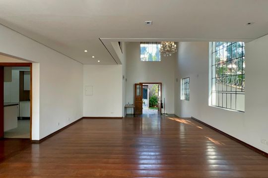 Sala de casa à venda com 4 quartos, 400m² em Vila Madalena, São Paulo