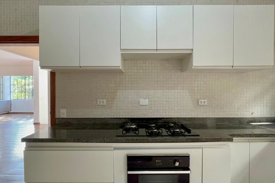Cozinha de casa à venda com 4 quartos, 400m² em Vila Madalena, São Paulo