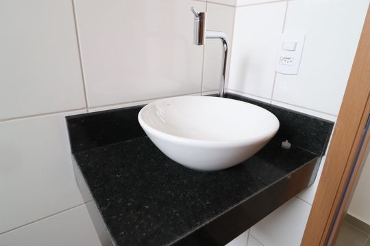 Banheiro Social de apartamento para alugar com 2 quartos, 40m² em Morada da Colina, Uberlândia