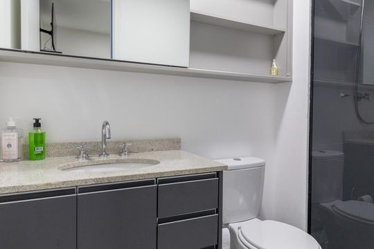 Banheiro da Suíte de apartamento à venda com 2 quartos, 63m² em Vila Guilhermina, São Paulo