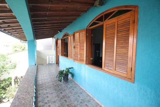 Varanda de casa à venda com 4 quartos, 273m² em Tirol, Contagem