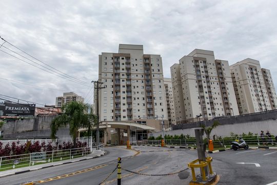 Fachada de apartamento à venda com 2 quartos, 72m² em Jardim Tupanci, Barueri