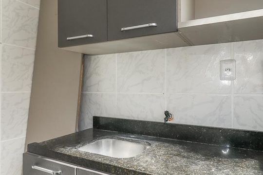 Cozinha de apartamento para alugar com 1 quarto, 35m² em Jardim Dona Leopoldina, Porto Alegre
