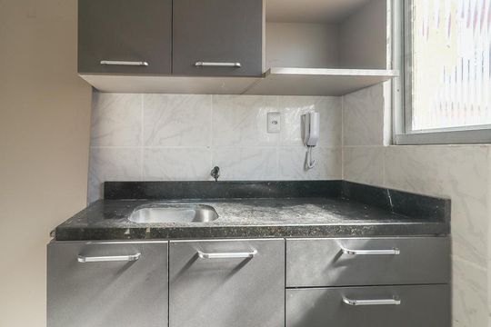 Cozinha de apartamento para alugar com 1 quarto, 35m² em Jardim Dona Leopoldina, Porto Alegre
