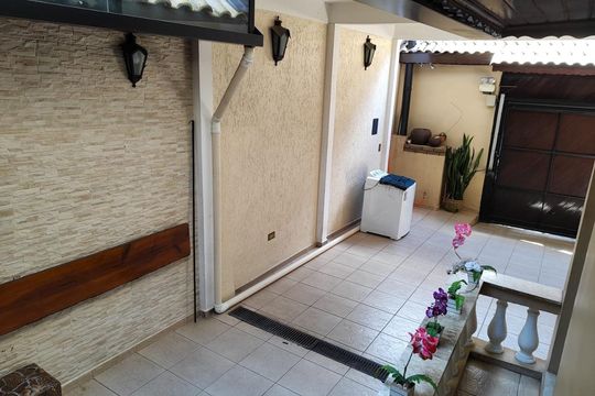 Quintal de casa à venda com 3 quartos, 164m² em Pestana, Osasco