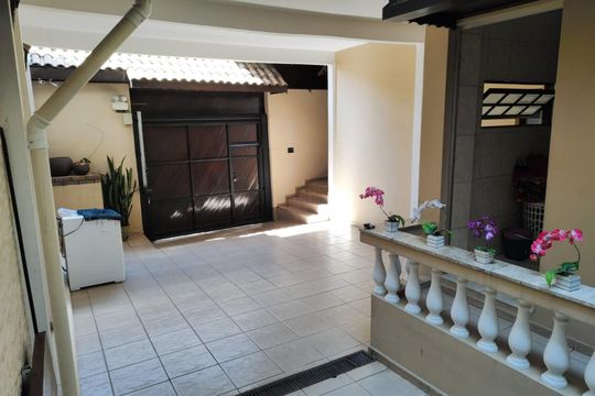 Quintal de casa à venda com 3 quartos, 164m² em Pestana, Osasco