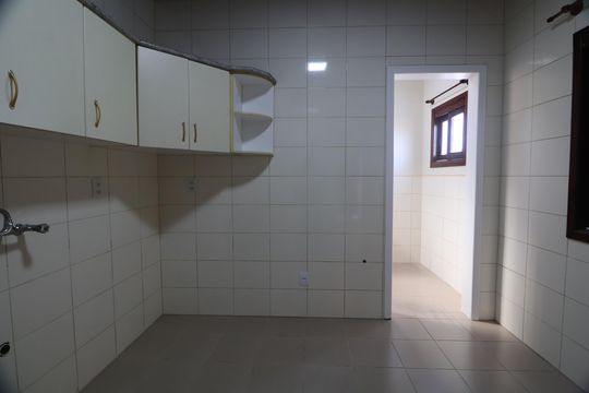 Cozinha de casa à venda com 4 quartos, 260m² em Mathias Velho, Canoas