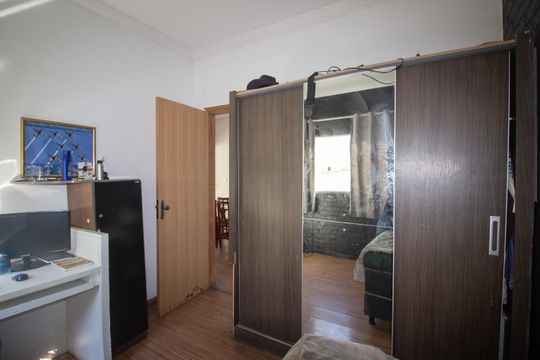 Quarto 2 de casa à venda com 3 quartos, 370m² em Fonte Grande, Contagem