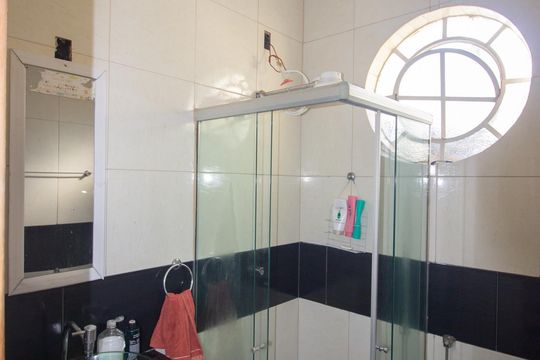 Banheiro Social de casa para alugar com 3 quartos, 370m² em Fonte Grande, Contagem