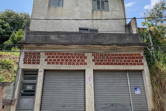 Fachada de casa à venda com 4 quartos, 305m² em Vila Pereira Barreto, São Paulo