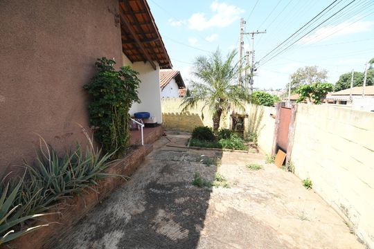 Quintal de casa à venda com 3 quartos, 195m² em Vila Miguel Vicente Cury, Campinas