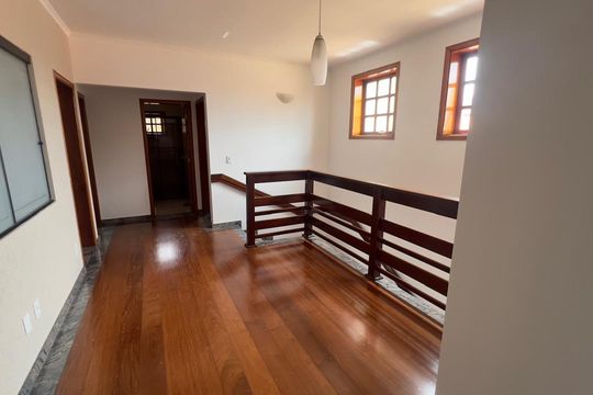 Acesso de casa à venda com 3 quartos, 259m² em Parque Residencial Vila União, Campinas