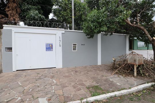 Fachada de casa à venda com 4 quartos, 285m² em Nossa Senhora das Gracas, Canoas