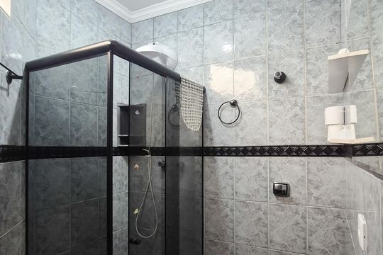 Banheiro da Suíte 1 de casa à venda com 4 quartos, 450m² em Vila Euclides, São Bernardo do Campo