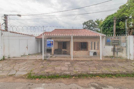 Fachada de casa à venda com 3 quartos, 170m² em Ipanema, Porto Alegre