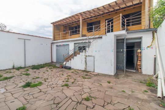 Quintal de casa à venda com 3 quartos, 170m² em Ipanema, Porto Alegre