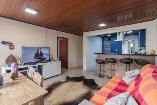 Sala de casa à venda com 3 quartos, 170m² em Ipanema, Porto Alegre